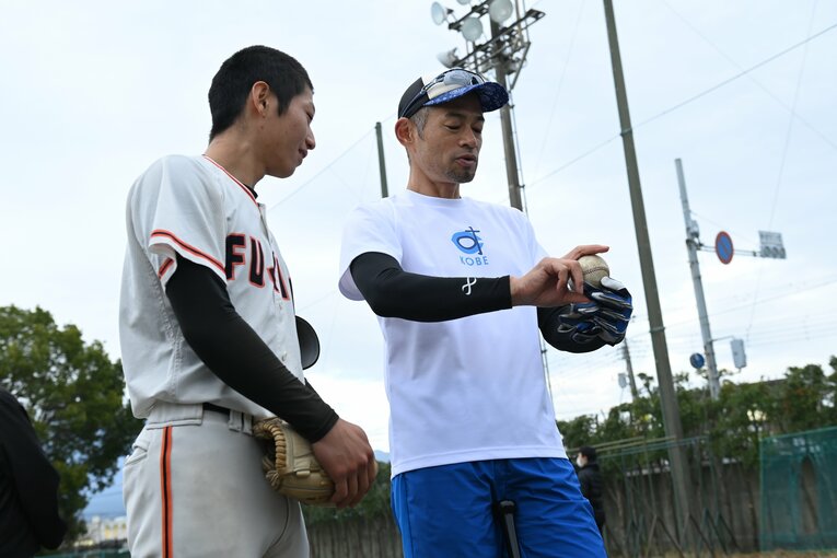 富士高校野球部を指導したイチロー　©Naoya Sanuki
