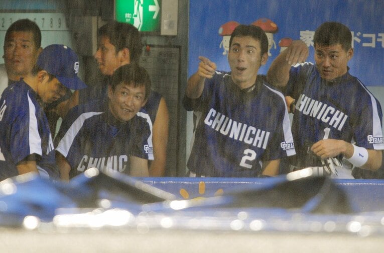 中日でチームメイトとなった荒木雅博と福留孝介　©JIJI PRESS