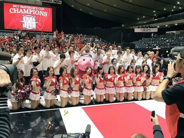 大野が特に印象深い試合にあげた17年の天皇杯優勝。千葉にとってもHCにとっても初タイトルだった　©CHIBAJETS FUNABASHI