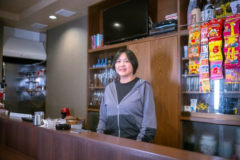 2002年にハーレー斉藤さんと開業した「ドリンクバー　GOHAN」にて