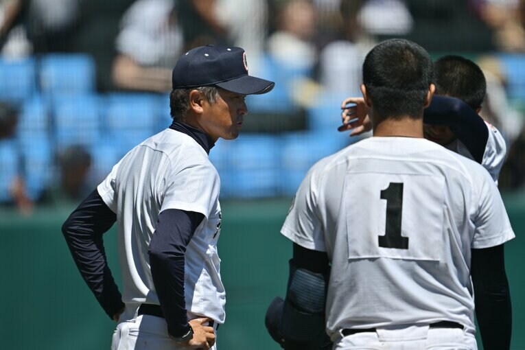 沖縄尚学の比嘉公也監督（44歳） ©Hideki Sugiyama