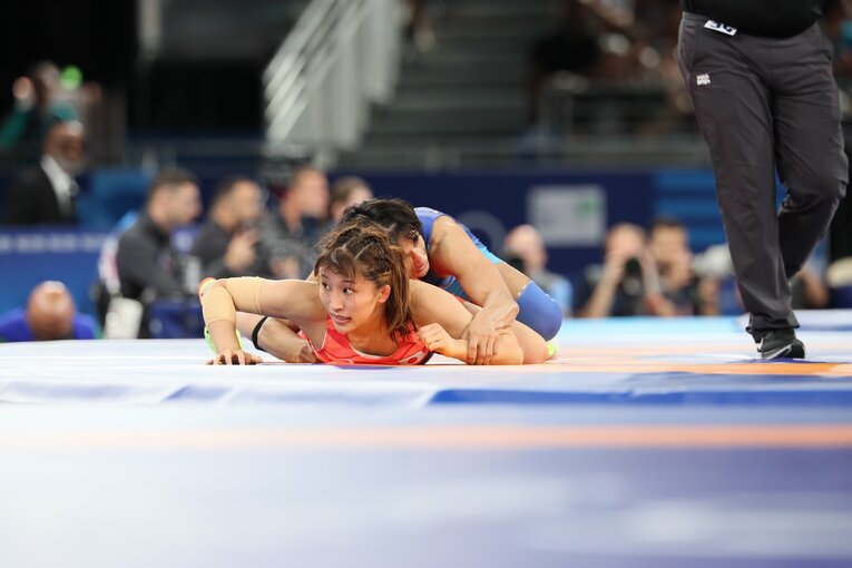 レスリング女子50kg級1回戦、須崎優衣vs.ビネシュ・フォガト　©Kaoru Watanabe/JMPA