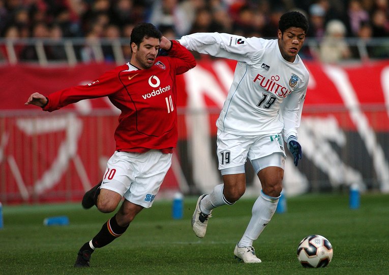 2005年天皇杯、ポンテとマッチアップする10代のフッキ　©Hiroki Watanabe/Getty Images