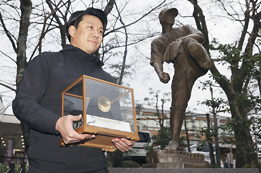 右肩が壊れ巨人軍から解雇、魚雷を受け戦死…大野雄大がたどった伝説の名投手、沢村栄治の足跡<Number Web> photograph by Kyodo News