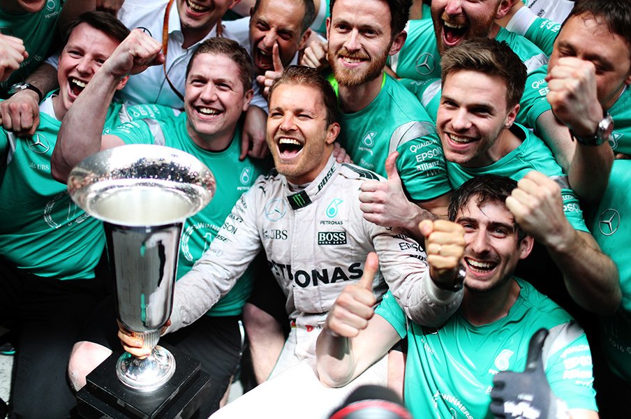 F1界で無冠の帝王vs.無敵王者の戦い。ロズベルグ最大の敵はチームメイト!?<Number Web> photograph by Getty Images