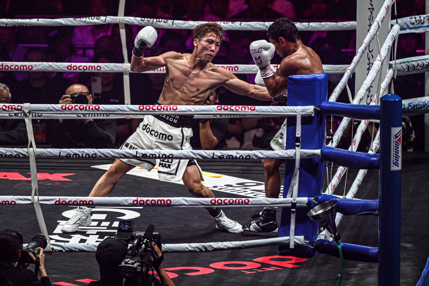 実力者であるアフマダリエフを寄せ付けない華麗なボクシングだった　©︎Takuya Sugiyama