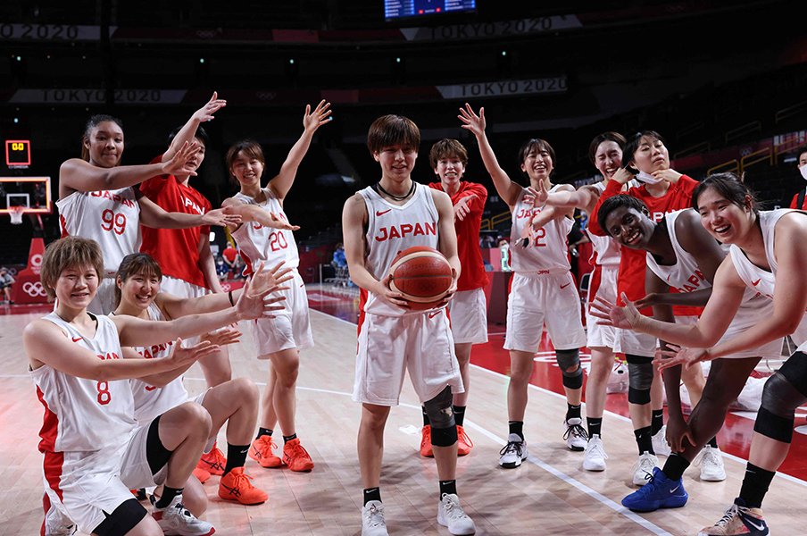 苦難と失意の連続 から日本女子バスケが史上最強に 東京五輪で金メダルを 宣言が一笑に付されたアメリカ人指揮官の哲学とは バスケットボール日本代表 Number Web ナンバー