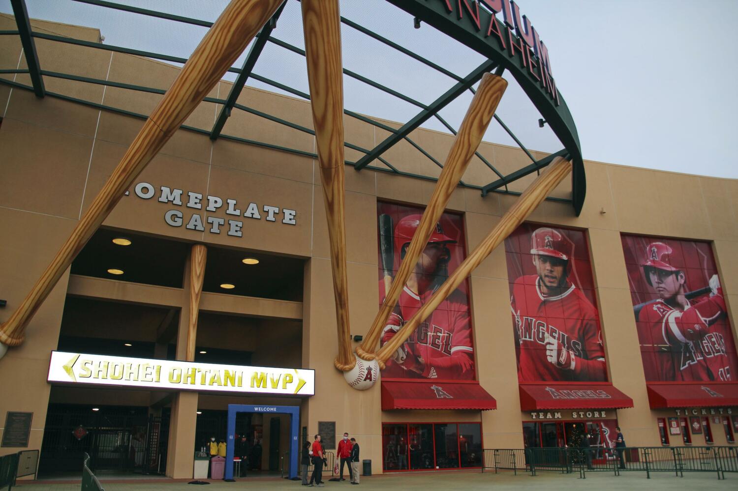 本拠地エンゼルスタジアムには、「SHOHEI OHTANI MVP」文字も ©KYODO