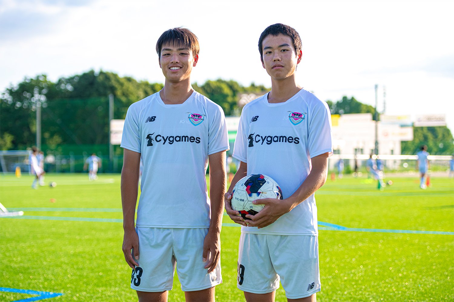 サガン鳥栖U-15の向井健太（左）と早坂良蒼。目標は、プロサッカー選手として世界を舞台に活躍すること