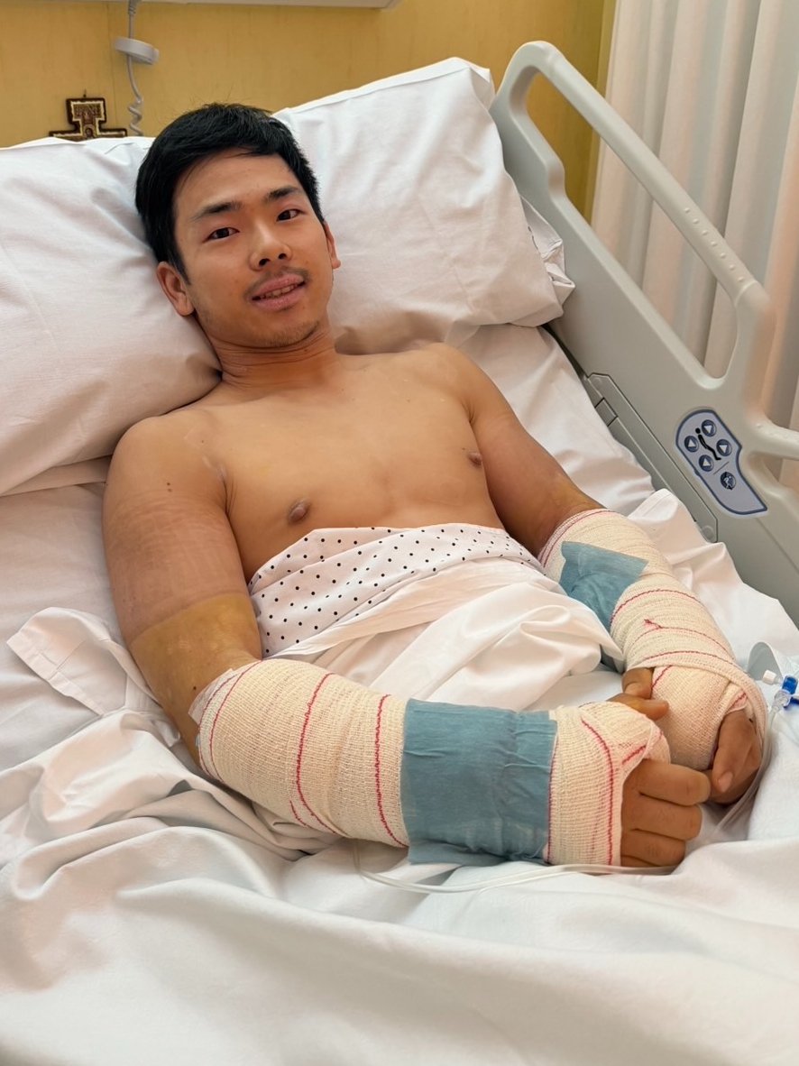 腕上がりの手術後、マドリードの病院に入院中の佐々木歩夢（本人提供）