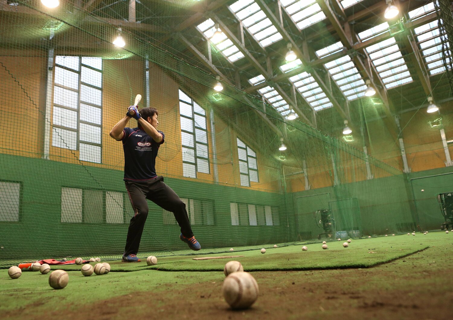 日南キャンプで黙々とバットを振り続ける鈴木誠也　©︎Sankei Shimbun