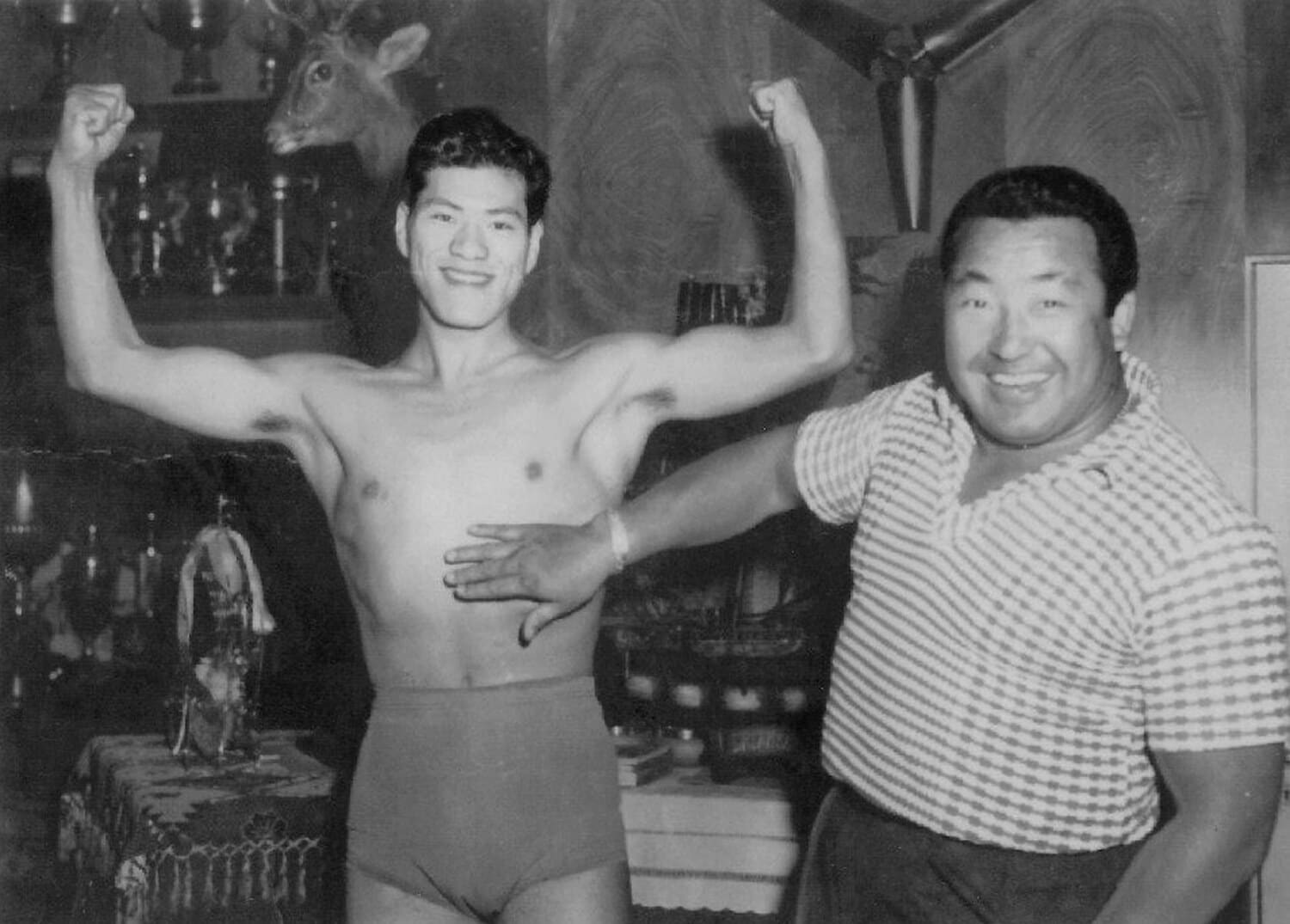 若き日のアントニオ猪木と師匠の力道山　©Getty Images