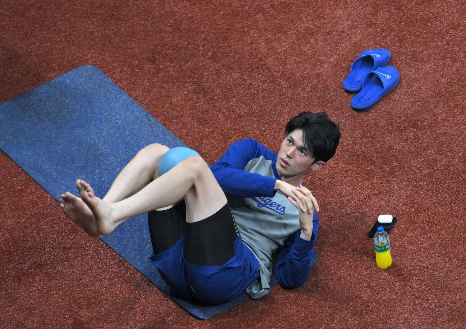 ダイヤモンドバックスとの試合前。練習する佐々木朗希 ©JIJI PRESS