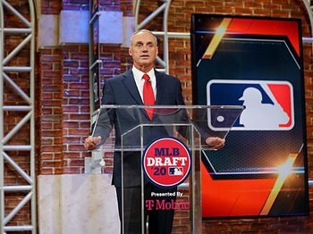 オーナーの意向とコミッショナー。MLB版「三方一両損」を提案する。＜Number Web＞ photograph by Getty Images