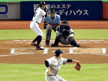 イチローvs.マー君“初対決”。2人が交わした13球の会話。~18.44mに生まれたリスペクト~<Number Web> photograph by AFLO