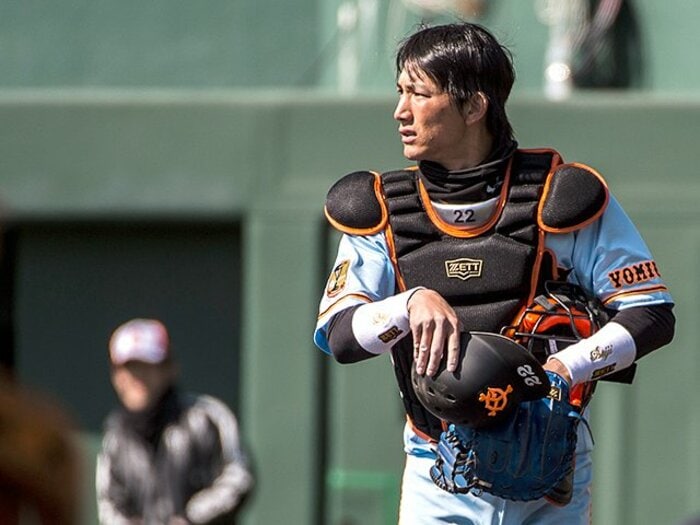 世代交代とは球団の顔が変わること。小林誠司と中村奨吾、2つの戦い。<Number Web> photograph by Takuya Sugiyama