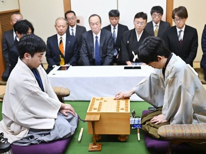 藤井聡太21歳が“八冠保持”より「第一に考えている」ことは…「振り飛車のスペシャリスト」菅井竜也31歳との王将戦で見せた正確無比さ＜Number Web＞ photograph by JIJI PRESS