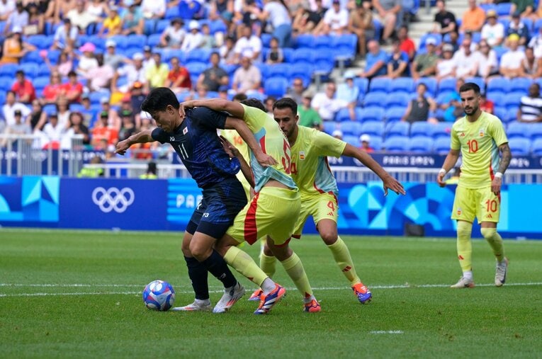 藤田からのパスを細谷が受けた「相手背負ってるのにオフサイド」の一部始終（全20枚中の3枚目）©Koki Nagahama/JMPA