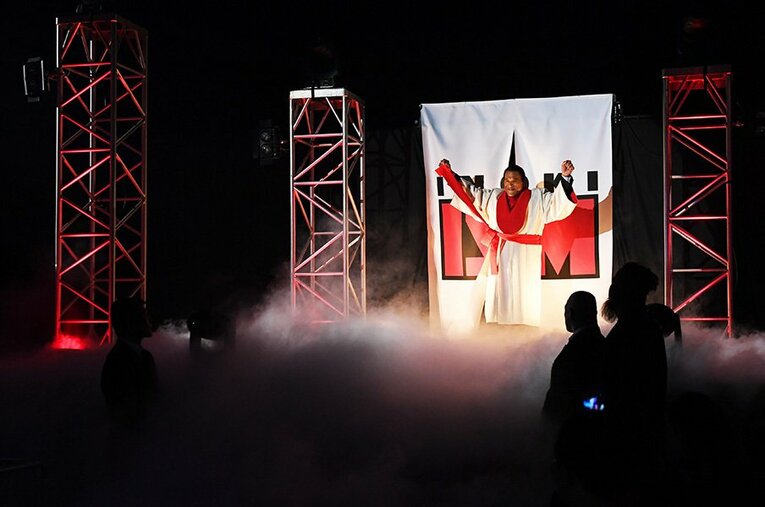 これまで多くの人に「元気」を分け与えてきた猪木。まるで「不死」のごとく、輝く存在なのだが……。 ／ photograph by Essei Hara