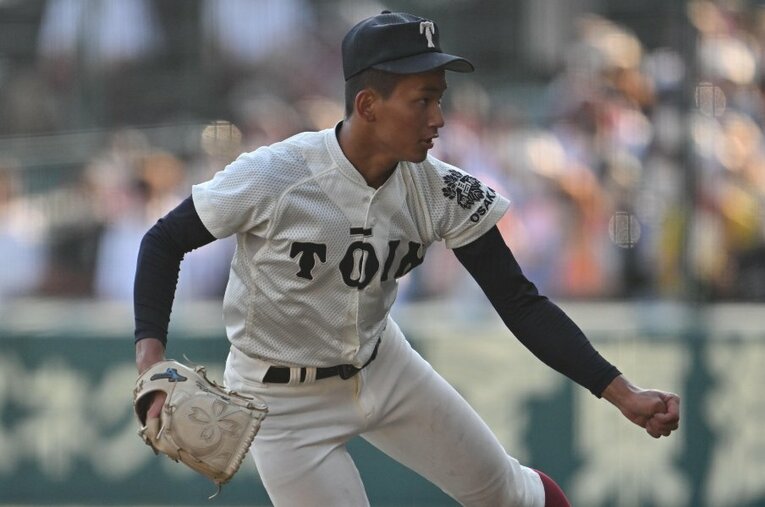大阪桐蔭の2年生左腕・前田悠伍。彼の使うグラブが『前田型』としてトレンドになっている　©Hideki Sugiyama