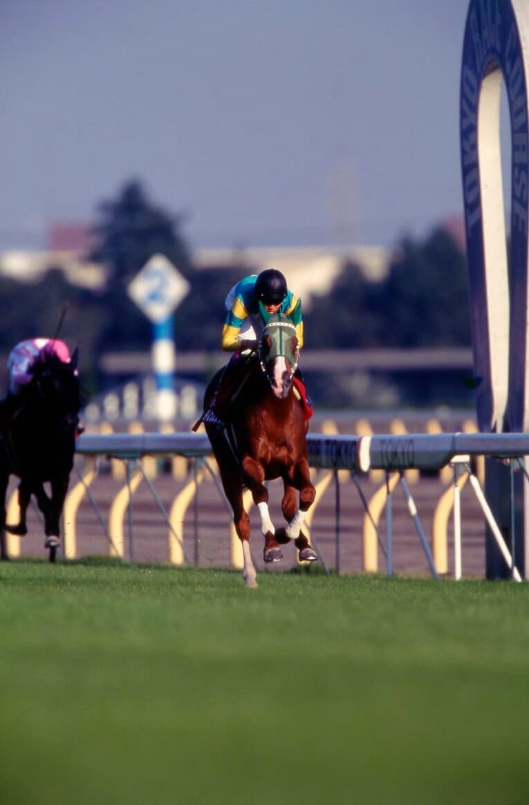 98年毎日王冠のサイレンススズカと武豊　(C)Bungeishunju