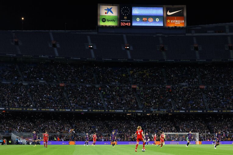 W杯ブラジル戦のウラで「バルサ女子がカンプノウで4万6967人」盛況なワケ… メッシ後に君臨する“女王”、熊谷紗希が見せた悔しさ(67)