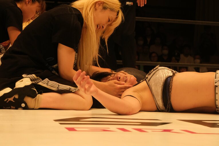 「見栄えなんて関係ない」人気女子レスラー・安納サオリが見せた“底知れないタフさ”…岩田美香戦前、母親に告げられた「勝つまで帰ってくるな」(60)