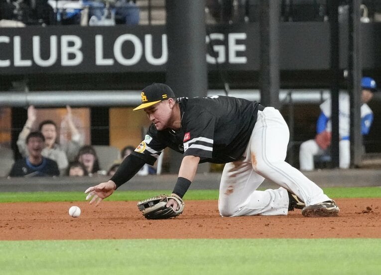 開幕一軍で守備のミスもあったリチャード　©KYODO