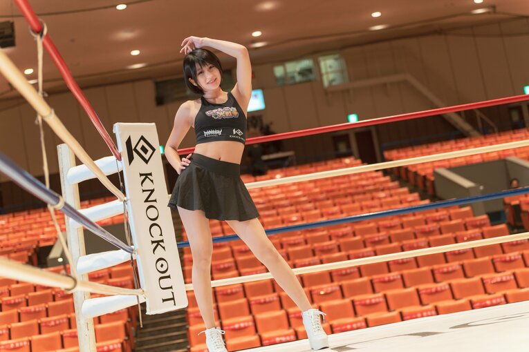 「“ラウンドガール不要論”をどう思う？」人気ラウンドガール・来栖うさこに“グラドル界と格闘技”の関係を聞いてみた〈特別グラビア〉(17)