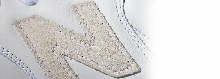 伝説の“白スニ”が復活!? 「NB」のコートスタイルでスポーツカジュアルをキメる！(1) ／ photograph by Nanae Suzuki & Seikoh Coe & New Balance Japan