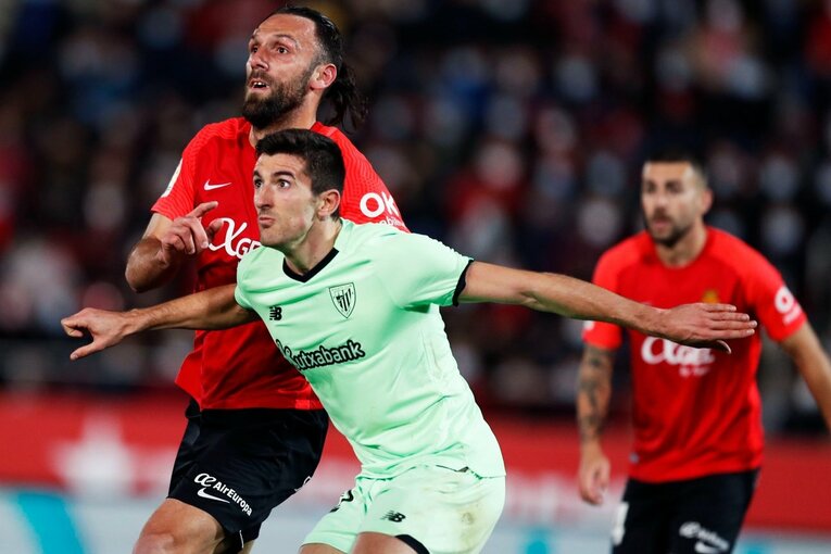 久保建英の“劇的決勝ゴール後に消えた疾走”は「客席に飛び込みたかったけど高すぎて無理」だった？《カメラマンが見た真相》(28)