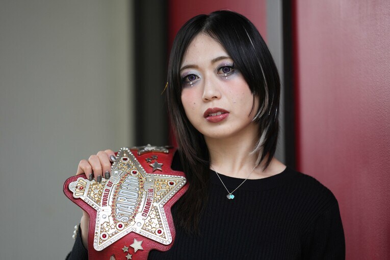 人気プロレスラー・上谷沙弥の撮りおろしフォト（スワイプすると他の写真もご覧になれます）©Essei Hara