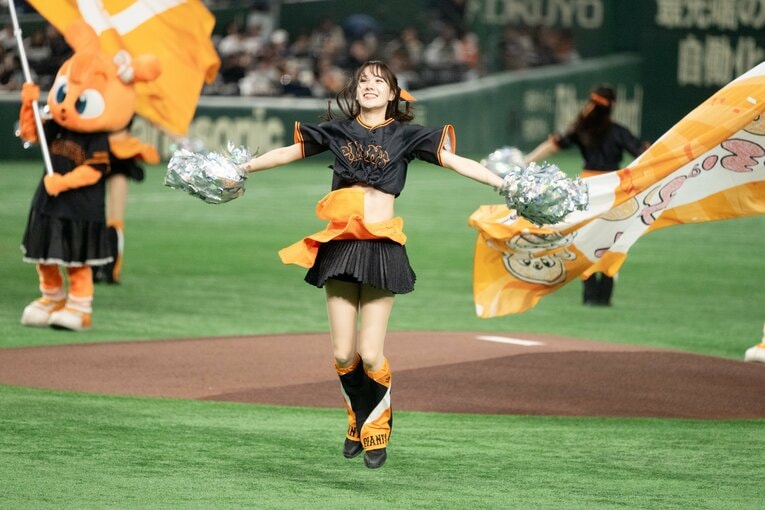 元気いっぱいにパフォーマンスする大倉さん　©Miki Fukano