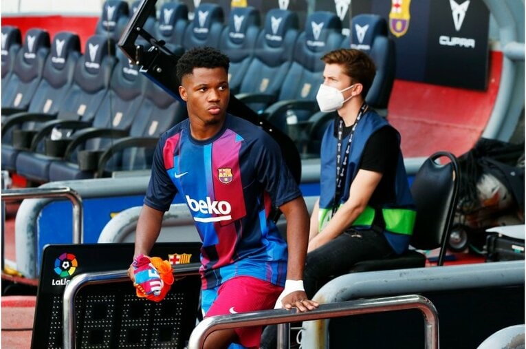 「PSGメッシ」の初得点と“FKの壁で寝転び”、ネイマールとの友情を撮った… 18歳のバルサ新10番ファティも復活〈激写〉(4)