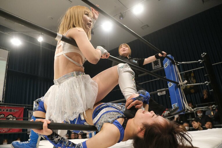 「自分以外はみんな敵だと…」うつ病を患った女子プロレスラーのその後…引退→復帰も経験した真白優希の思い「同じ病気の人たちにも試合を見てほしい」(66)