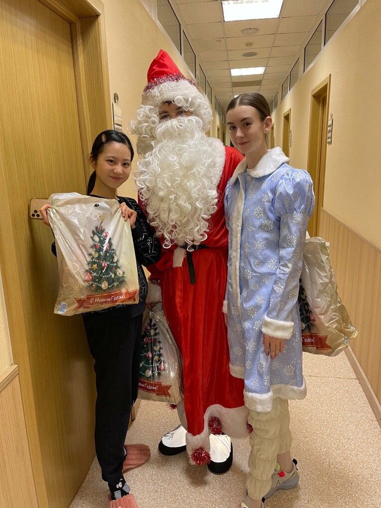 仲間たちと楽しんだクリスマス（本人提供）