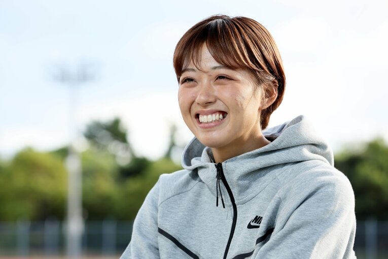 インタビューを受ける青山　©Shigeki Yamamoto