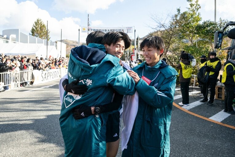 【5区〜往路優勝後…オフショット】©Nanae Suzuki