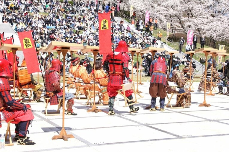 藤井聡太竜王「大変参考になったで“ござる”」初出演した《人間将棋》を現地取材… 観る将マンガ家が超楽しんで描いてみた(70)