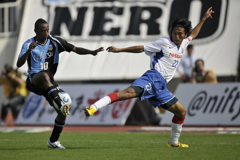 中沢とのマッチアップ…写真はまだまだ続きます　　©Takuya Sugiyama