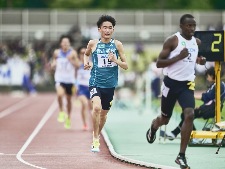関カレ2部5000ｍで日本人2位となる6位に入った折田。先頭の留学生集団に果敢に勝負を挑むなど積極性も目立った　©︎Yuki Suenaga