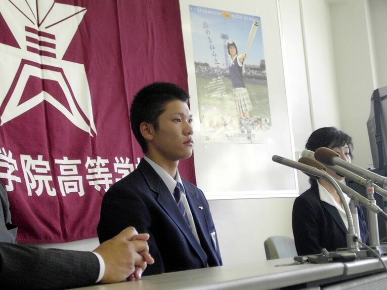 2006年の高校生ドラフト1位で巨人に指名された光星学院高の坂本勇人　©JIJI PRESS