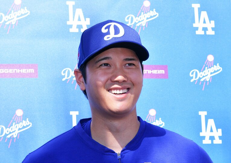 異様な雰囲気となった取材現場。大谷は終始笑顔で対応した　©JIJI PRESS