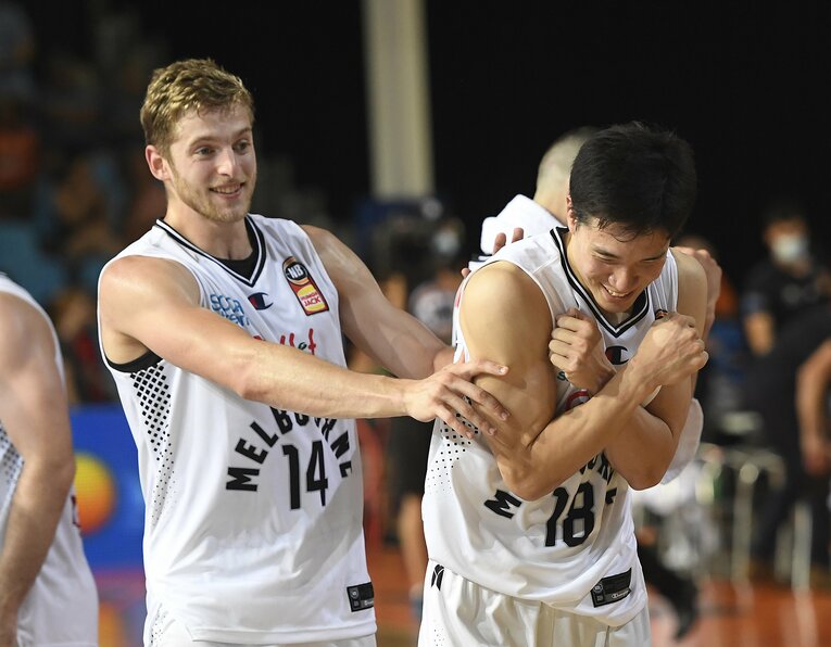 チームメイトとも積極的にコミュニケーションをとる姿があった　©GettyImages