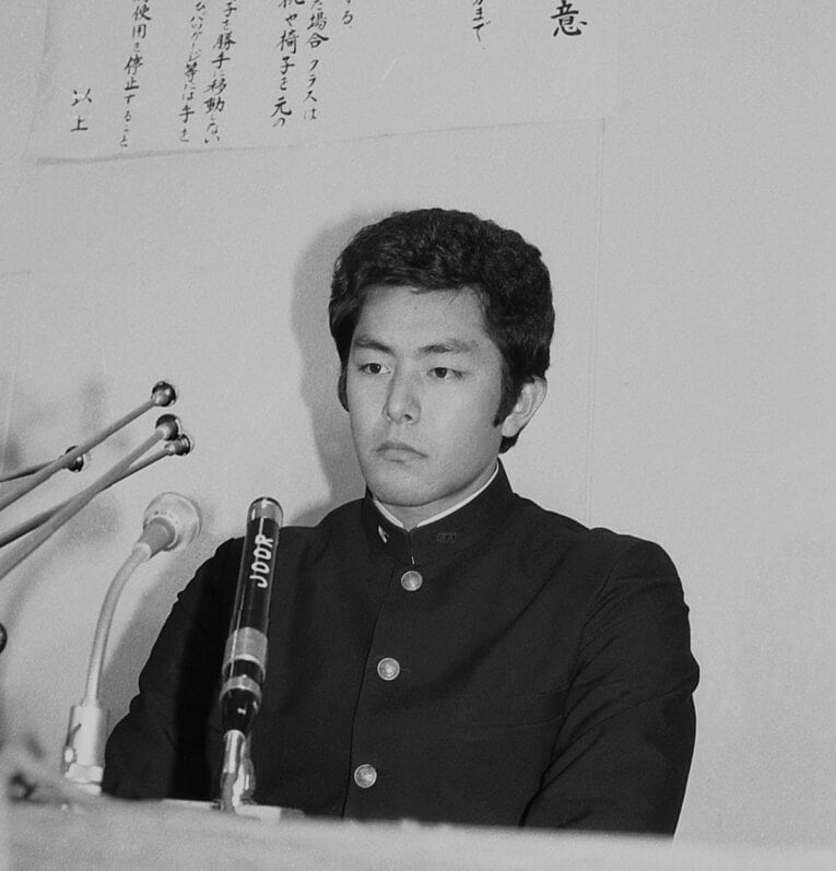 荒木大輔18歳。ドラフト会議でヤクルトから1位指名を受けた　©Sankei Shimbun