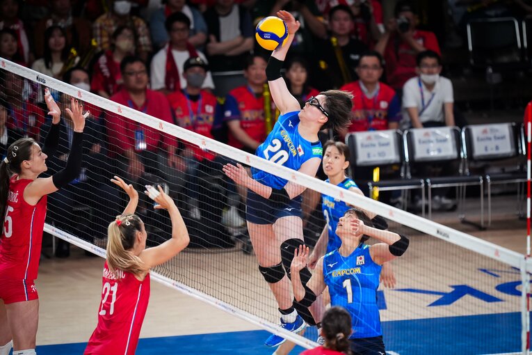荒木彩花（VNLセルビア戦）©︎Volleyball World