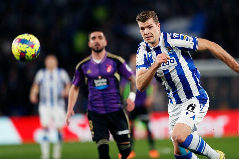 「TAKEユニの日本人ファンが増えた気が」久保建英MOMも“代えが利かない状態”を現地撮影…ソシエダは狂う歯車を直せるか(13)