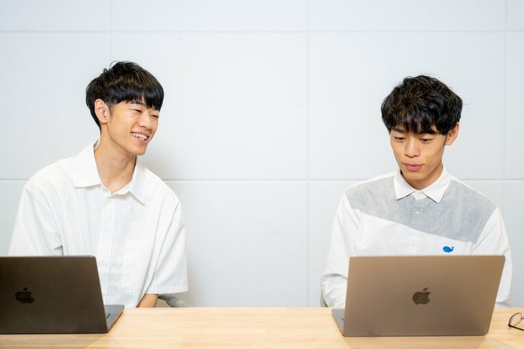 Numberカメラマンが撮り下ろした東問・東言兄弟の特別フォト集！【スワイプするとそのほかの写真もご覧になれます】　©Nanae Suzuki