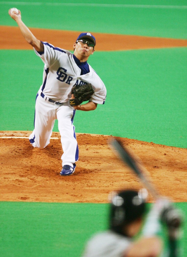 2007年日本シリーズ第5戦、中日先発の山井大介は8回まで日本ハム打線をパーフェクトに抑えたが……　©KYODO