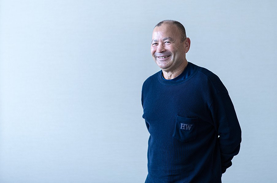 「フツーの人」として過ごす沖縄で、エディーさんが語った「次の準備」。<Number Web> photograph by Takuya Sugiyama